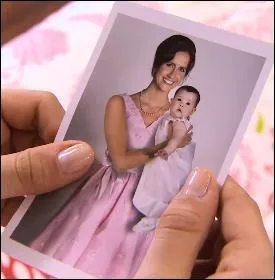 Dans la saison 1, comment Violetta apprend-elle la vie de sa mre dcde ?