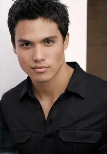 Ou devra t-il aller pour avoir tagu le casier de Peyton ?