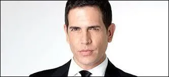 Dans la saison 1, de qui Germn tombe-t-il amoureux ?