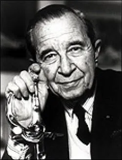 Cet crivain franais auteur de nombreuses pices de thtre trs drles a t remplac  l'Acadmie franaise par Jacqueline de Romilly. De qui s'agit-il ?