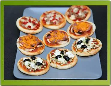 Pour accompagner l'apro voici des mini pizzas faites avec une pte :