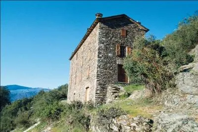 Une magnanerie est un lieu d'exploitation de sriciculture, autrement dit l'levage du ...