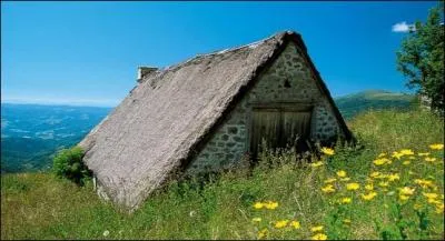 Les jasseries sont des habitations traditionnelles des monts du Haut Forez o les humains ctoient les ...