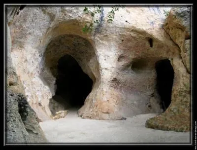 J'entre dans l'antre et je me trouve devant un 