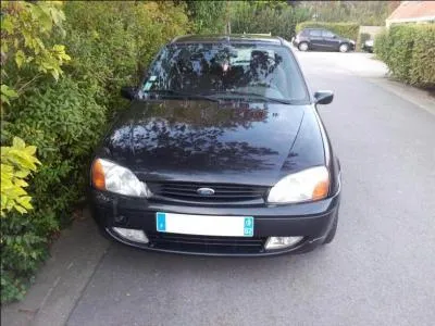 Quels sont le modle et la marque de cette voiture ?