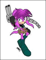 Son poids est-il pareil quand elle a son arme ?