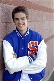 Avec qui est-il en couple depuis octobre 2011 ?