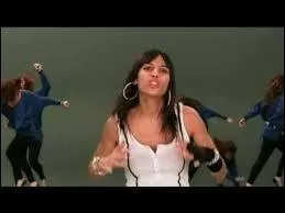 En quelle anne est sorti le single  C'est chelou   ?