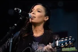 En 2007, Zaho fait des featurings avec des rappeurs qui sont-ils ?