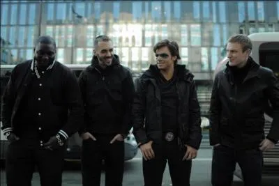 Comment se nomment les deux producteurs qui les  harclent  dans l'album ?