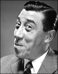 Dans une chanson, Fernandel avait rencontré Félicie. Quelles paroles ne font PAS partie de cette célèbre chanson ?