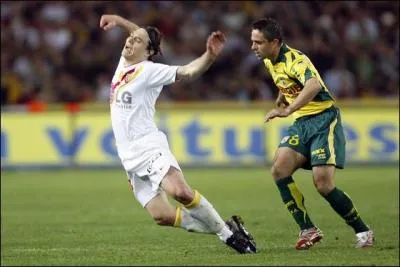 Quelle est la traduction anglaise de ces termes :  feindre ,  simuler  ?