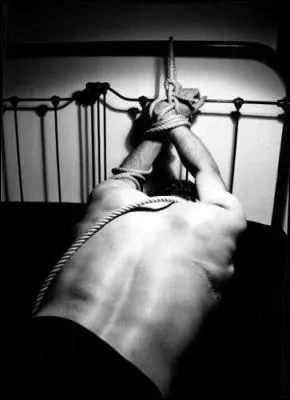 Quelle est la traduction anglaise de ce terme :  attacher  ?