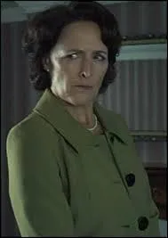 Que fait son fils  Harry avant de quitter la maison ?