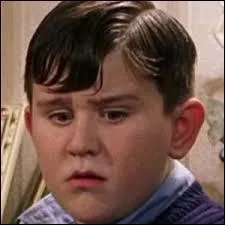 Comment s'appelle sa tante paternelle ?