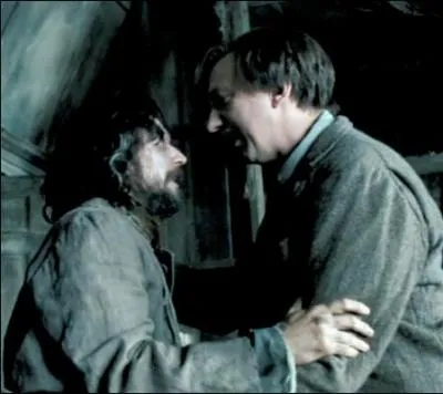 Une étreinte entre deux amis, Lunard et Patmol, qui ne s'étaient pas vus depuis :