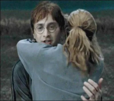 Après la bataille des sept Potter, que dit Ron quand Hermione apprend qu'il a été formidable ?