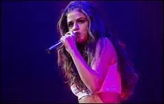 Quel est le prnom de son petit ami loup garou ?