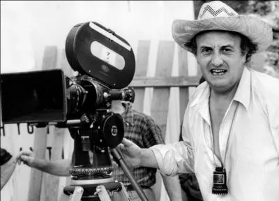 Un film tordant, de Pierre Tchernia : Il semble que Louis Martinet, n'en ait plus pour longtemps, et a semble intresser pas mal de monde !