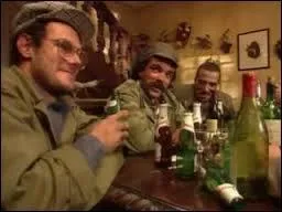 Laquelle de ces questions est pose aux chasseurs dans le sketch  Les chasseurs  ?