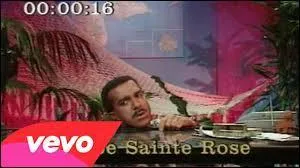 Journal tlvis Guadeloupe 00h00. Nous le voyons en train de se rveiller. A quelle veut-il faire son journal tlvis de minuit ?