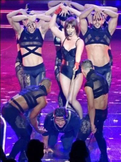 Qui monte sur sc�ne avec Britney le 31 d�cembre 2013, sur la chanson  Freackshow  ?