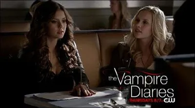 Qui est  gauche de Rebekah ?