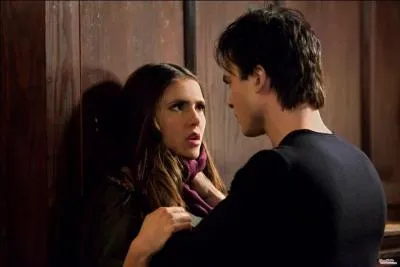 Qui est  gauche de Damon ?