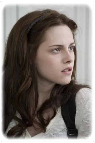 Comment s'appelle l'amoureuse du jeune vampire ?