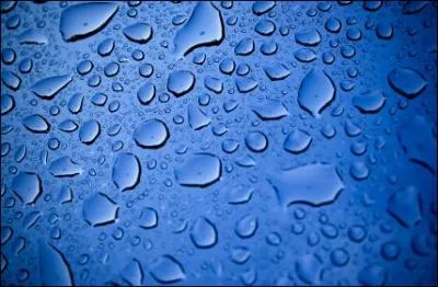 Quelle est la traduction anglaise de ces adjectifs :  humide ,  onctueux ,  juteux  ?