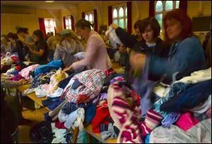 Quelle est la traduction anglaise de ce terme :  vente de charit  ?