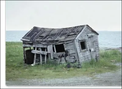 Quelle est la traduction anglaise de ces adjectifs :  miteux ,  moche  ?