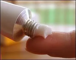 Quelle est la traduction anglaise de ce nom commun :  pommade  ?