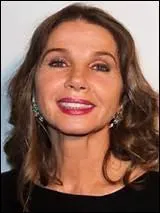 Quelle comdienne prend les traits de Caroline ?