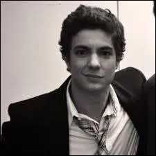 Dans quelle srie de Disney Channel joue-t-il ?