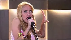 Violetta a offert un guitare  Diego : la guitare du rve qu'il faisait quand il tait petit (avec son pre). Ludmila est certaine que Diego s'intrresse  Violetta. Donc, pour tre sr que Diego n'avouera rien  Violetta sur leur secret, elle fait quelque chose d'affreux avec la guitare. Mais, quelle est cette chose si affreuse ?