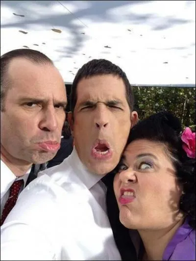 Qui sont les deux personnes travaillant pour le pre de Violetta ?