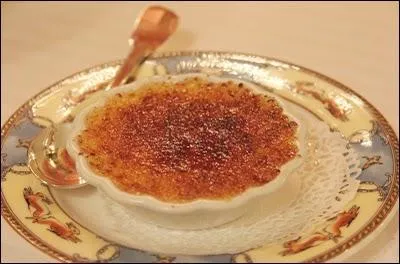 Le voisin termine son repas avec :