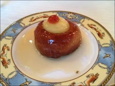 Pendant que son pouse va dguster :