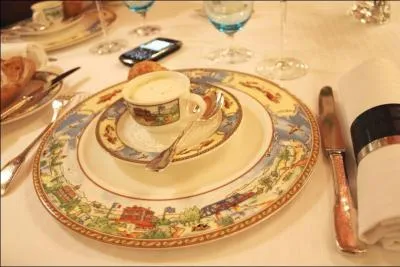 Je zoome pour regarder discrtement sur la table des voisins qui dgustent leur mini-soupe :