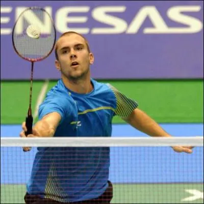 Comment appelle-t-on un joueur de badminton ?