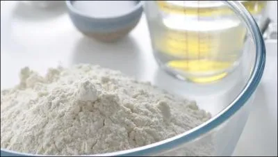 Quelle est la traduction anglaise de ce nom commun :  farine  ?