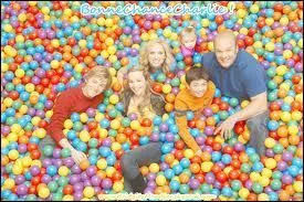 Comment s'appelle la farceuse dans la vie relle et dans la srie ?