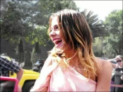 Quel ge a Martina Stoessel ?