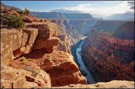 La plus profonde gorge de la terre est le Grand Canyon, mais quelle est sa longueur ?