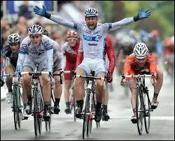 Lequel de ces deux animaux a une puissance dans ses pattes postrieures plus importante que celle des plus grands champions de cyclisme ?