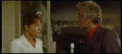 Vous voulez un whisky ? - Oh, juste un doigt ! - Vous ne voulez pas un whisky d'abord ?