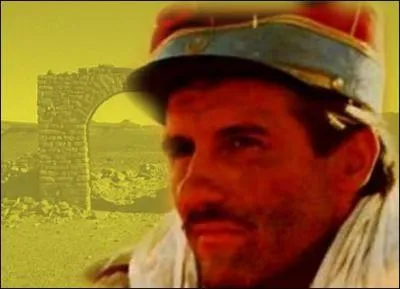 Les amours d'un officier franais de garnison avec Louise Tissot, une romancire trs libre, sur fond de dsert saharien...