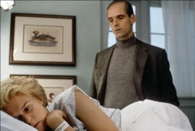 A quel film les rpliques : Ce que tu es bizarre ; Tu n'as pas ide font-elles rfrence ?