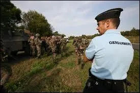 Dans quelle ville l'cole des officiers de la gendarmerie nationale se trouve-t-elle ?